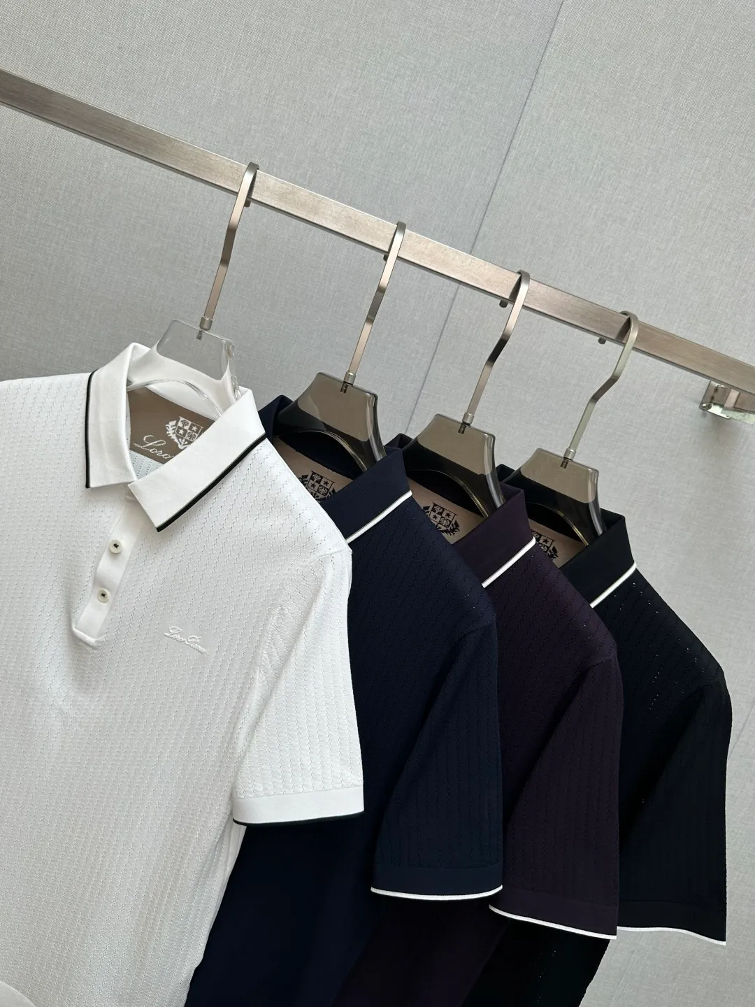 LP top quality 2026 new short sleeves! Original custom fabric, soft to the touch. Top imported private goods, fashionable design and trendy short sleeves, without losing luxury. There is no doubt about the quality. The upper body effect is awesome, luxury official website Same Style! Size: M-3XL
